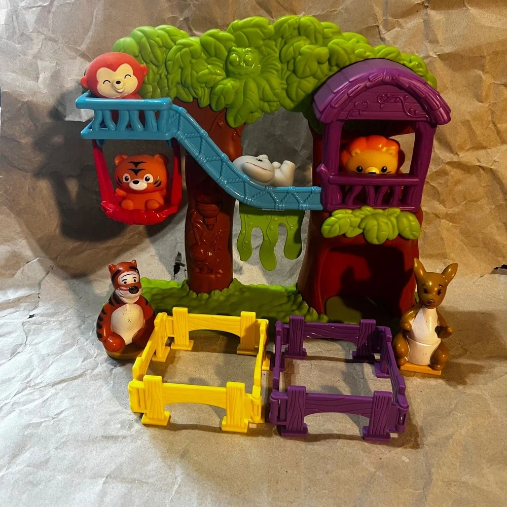 Kid Connection Zoo Play Set Jungle Treehouse with 8 Animal Figures